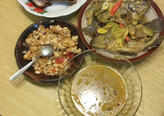 Cara bikin Mujair/ Nila Acar Kuning Cara bikin Mujair/ Nila Acar Kuning