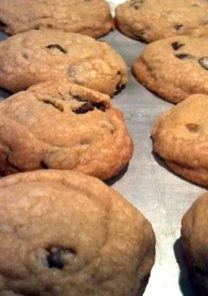 A picture of EZ Chocolate Chip Cookies.