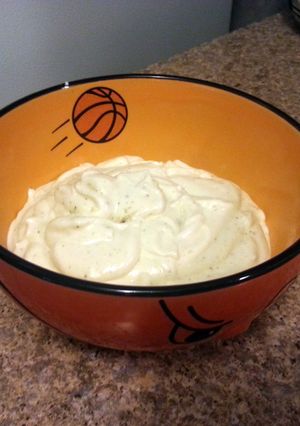 A picture of Garlic dip or spread.