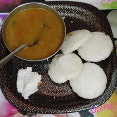 A picture of Idli Sambar.