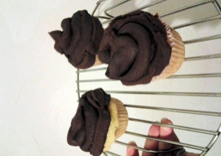 Recipe of Ultimate Plain Vanilla Cupcakes