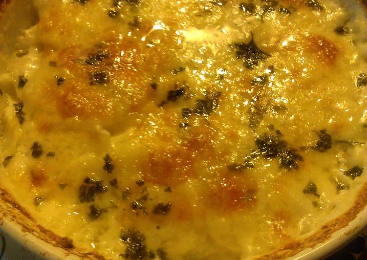 Recipe of Homemade Scalloped Potatoes with Cheddar Cheese