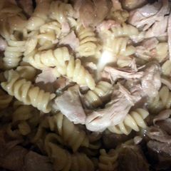 A picture of Low fat organic chicken pasta.