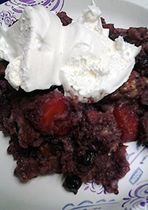 A picture of Stir fried cake with fruit.