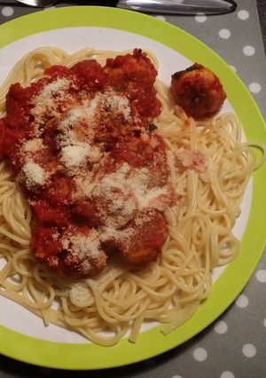 A picture of Spaghetti with fish meat balls.