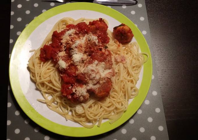 Spaghetti with fish meat balls