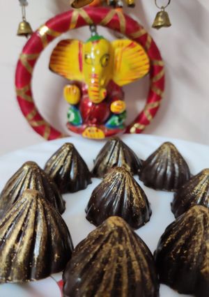 A picture of Chocolate modak.