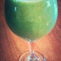 A picture of Kiwi Melon Mandarin Green Smoothie.