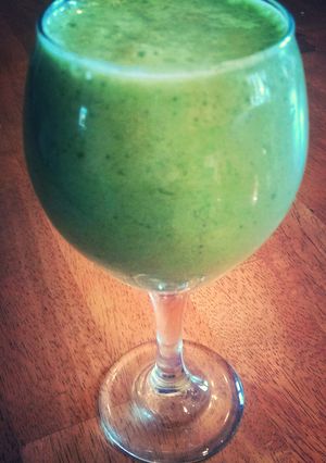 A picture of Kiwi Melon Mandarin Green Smoothie.