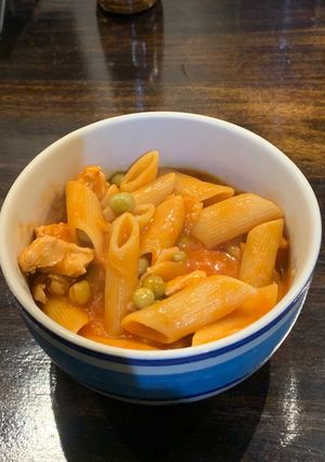 Una foto de 🥘Guiso de pollo con fideos