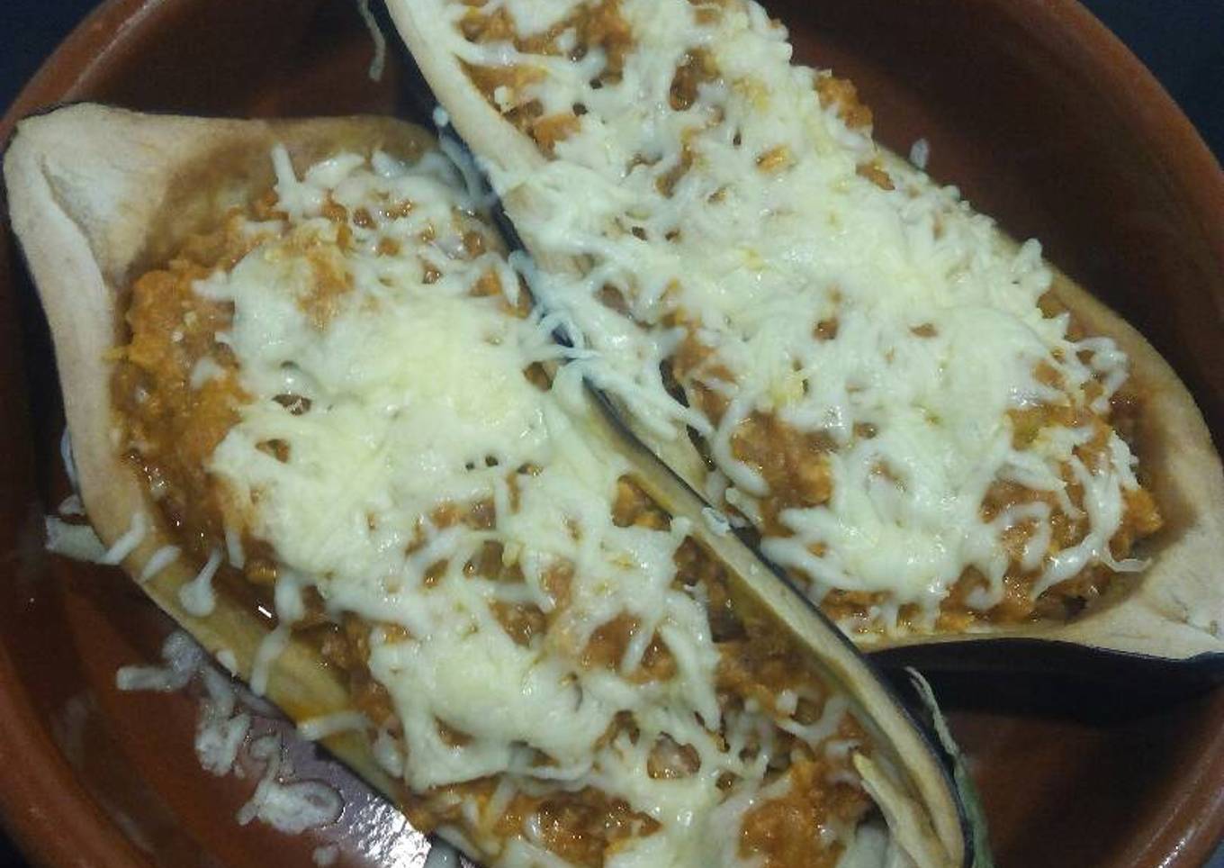 Berenjenas rellenas de atún, tomate y aceitunas