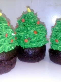 A picture of Christmas tree Mini cupcakes.