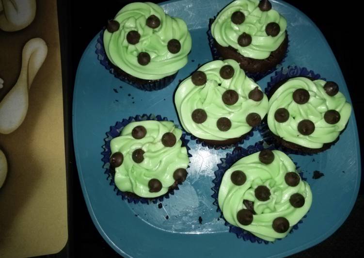 Recipe of Yummy Mint Chocolate Chip Cupcakes