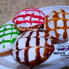 A picture of 4 different Glazed doughnuts💃💃💃💃💃.