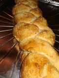 Pan trenzado de queso y ajo