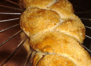 Una foto de Pan trenzado de queso y ajo
