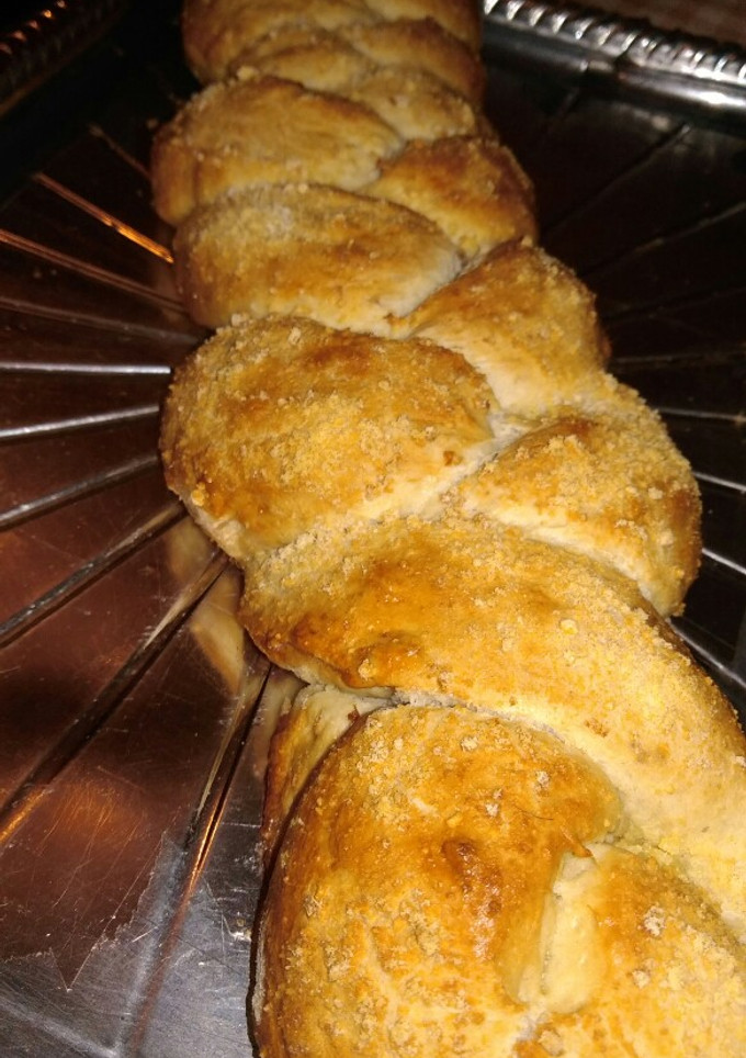 Una foto de Pan trenzado de queso y ajo