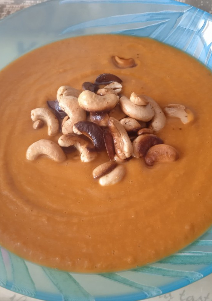Una foto de Crema de lentejas, zanahorias y tomates asados