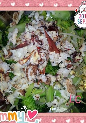 A picture of Broccoli in crab meat sauce.