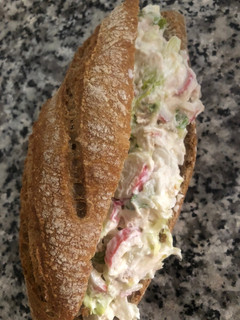 Una foto de Bocadillo de ensaladilla de bocas de mar