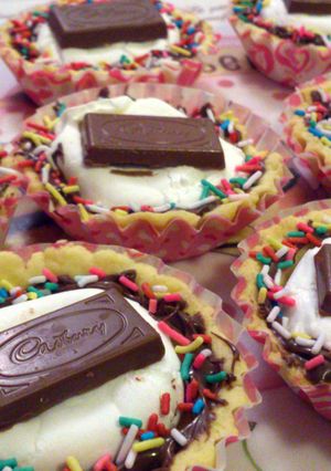 A picture of chocolate marshmallow tarts.