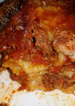 A picture of Lasagna, in a Crockpot.