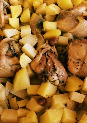 A picture of L's Easy Drumsticks & Potatoes in the Oven.
