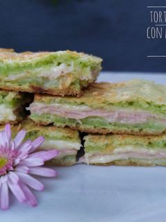 Una foto de Torta de fiambre licuada con perejil