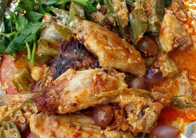 Steps to Make Jamie Oliver Baked Spicy Chicken And Okra In Banana Wrap