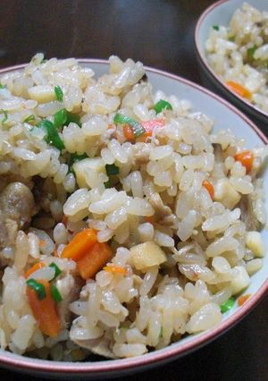 A picture of Okinawan-Style Mixed Rice "Kufua Juushii".