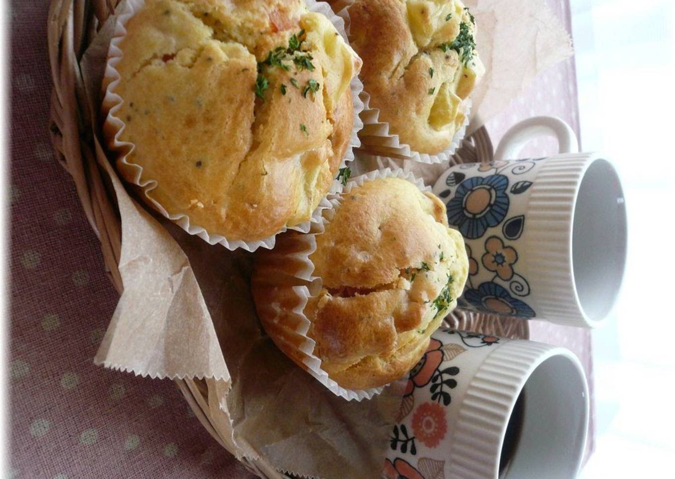 Muffin with spicy German potatoes