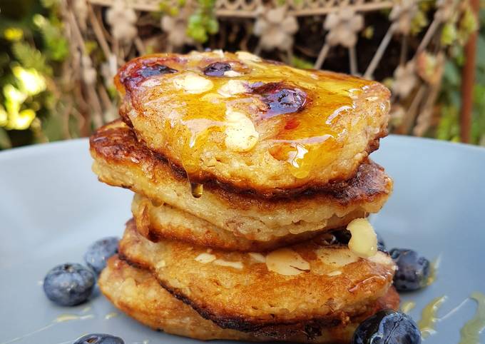 Bananen-Blaubeer-Pancakes