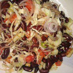 A picture of Kidneys beens salad really good for health.