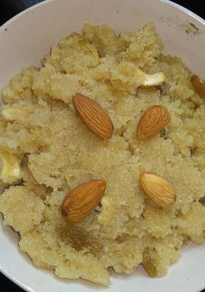 सूजी हलवा (Suji halwa recipe in Hindi) रेसिपी मुख्य फोटो