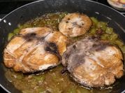 Una foto de bonito encebollado