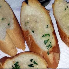 A picture of Garlic Bread.