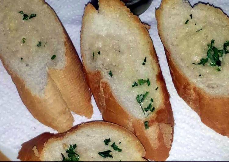 Step-by-Step Guide to Make Quick Garlic Bread