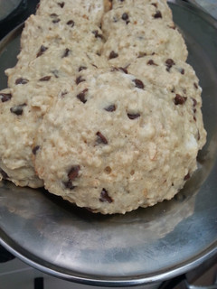 A picture of Oatmeal/ chocolate chips cookies.
