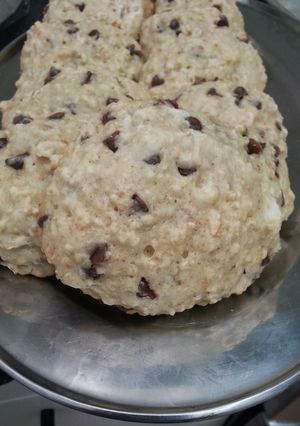 A picture of Oatmeal/ chocolate chips cookies.