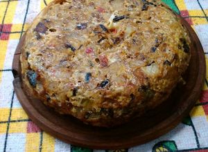 Una foto de Tortilla de papas al horno con algo de Oriente