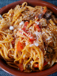 Una foto de Tallarines con salteado de verduras