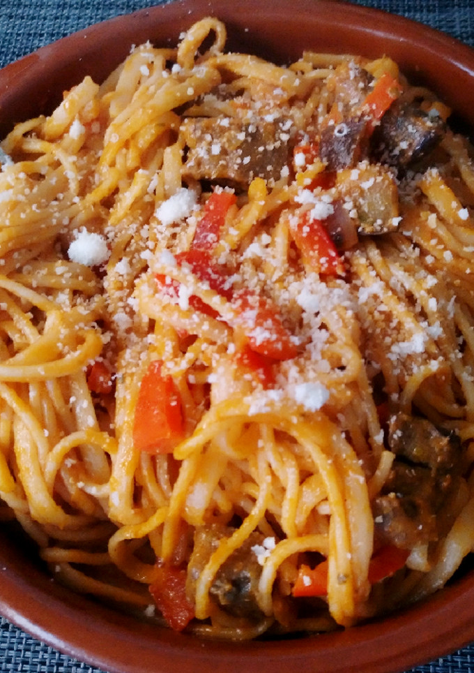 Una foto de Tallarines con salteado de verduras