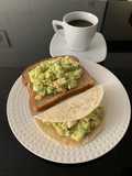 Tostada o fajita de palta y huevo