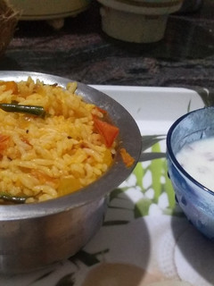 தாளித்த தக்காளி சாதம் (Thalitha thakkali satham recipe in tamil) செய்முறை முக்கிய புகைப்படம்