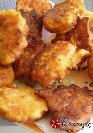 A picture of Domatokeftedes (tomato fritters).
