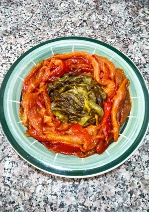 Une photo de Salade des poivrons verts et rouges