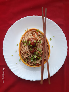 हक्का नूडल्स (Hakka noodles recipe in Hindi) रेसिपी मुख्य फोटो