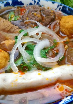 A picture of Bún Bò Huế.