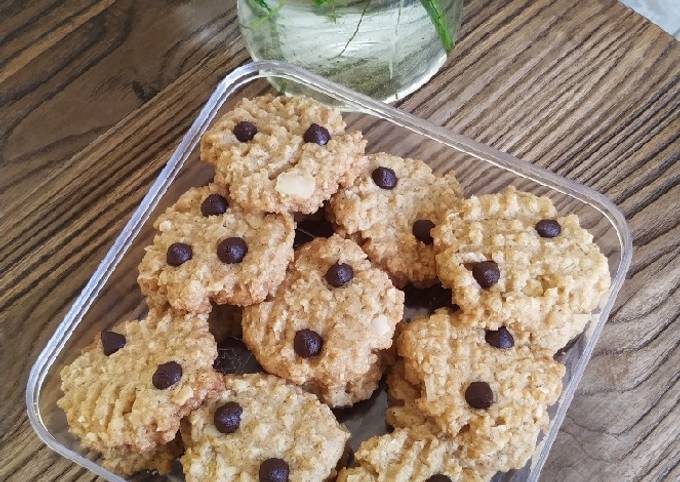 Cinnamon Almond Oatmeal Cookies