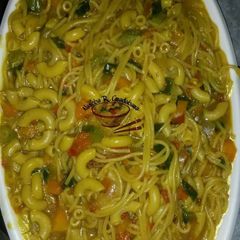 A picture of Pasta with macaroni jollof.
